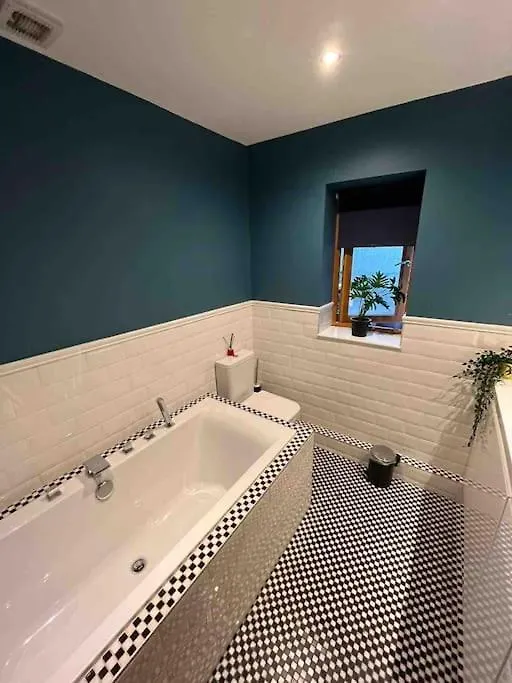 Serene Riverside Villa - Hidden Gem In Dublin City 0*,